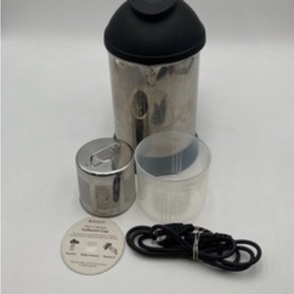 Almond cow milk maker NWT